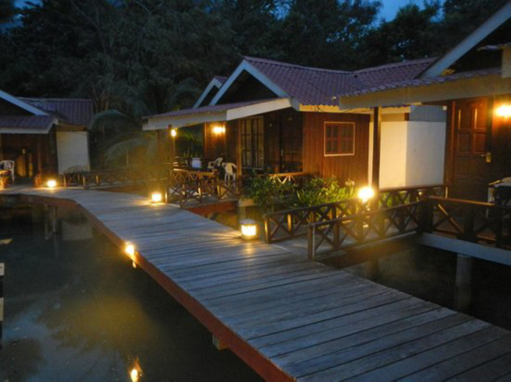 Paya Beach Spa & Dive Resort Kampung Genting Extérieur photo